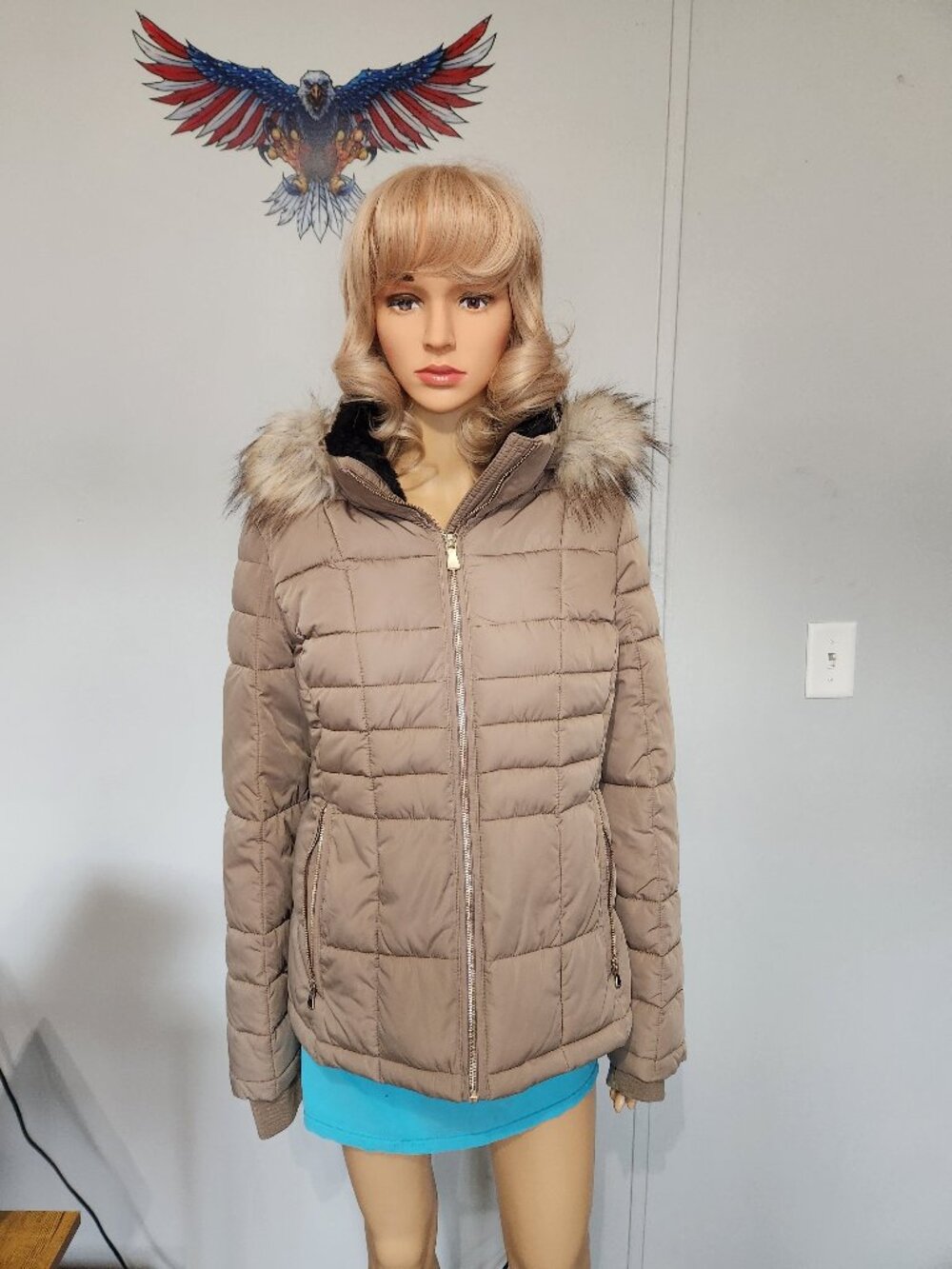 #817 Polyester/faux fur trimmed hood
